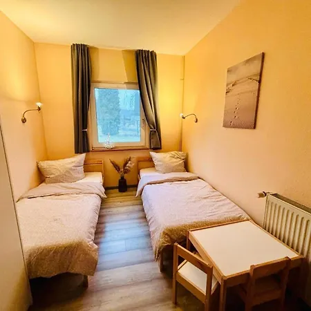Usedom Familie Stopp Haus 24 Hundefreundlich Eingezaeunt Prázdninový dům Lutow